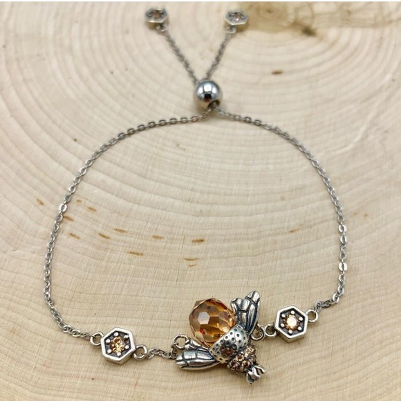 Animal Lovers Jewelry Jewelry - Adjustable honeycomb bee bracelet